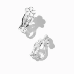 Clous d’oreilles à clip couleur argentée fleur blanche