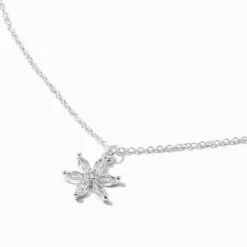 Collier à pendentif fleur en zircon cubique couleur argentée