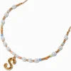 Collier à pendentif perlé pastel à initiale bulle couleur dorée - S