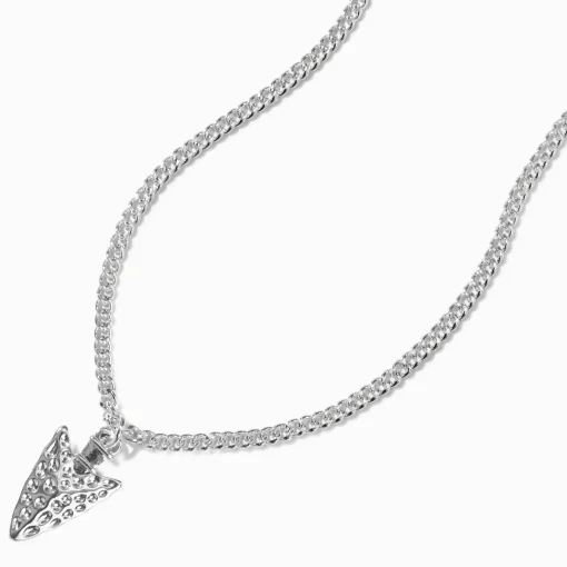 Collier à pendentif pointe de flèche effet martelé couleur argentée