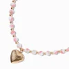 Collier à perles d'imitation rose médaillon cœur couleur dorée