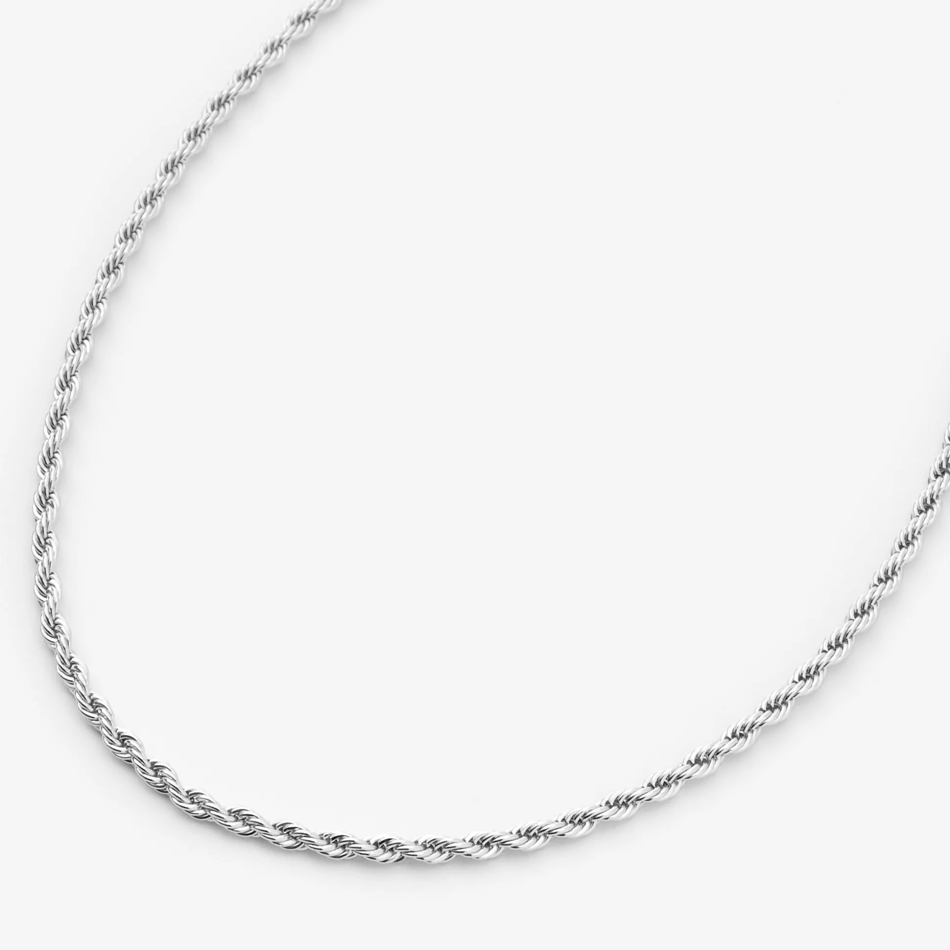Collier 51 cm chaîne fine corde torsadée couleur argentée