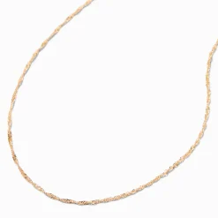 Collier torsadé délicat couleur dorée